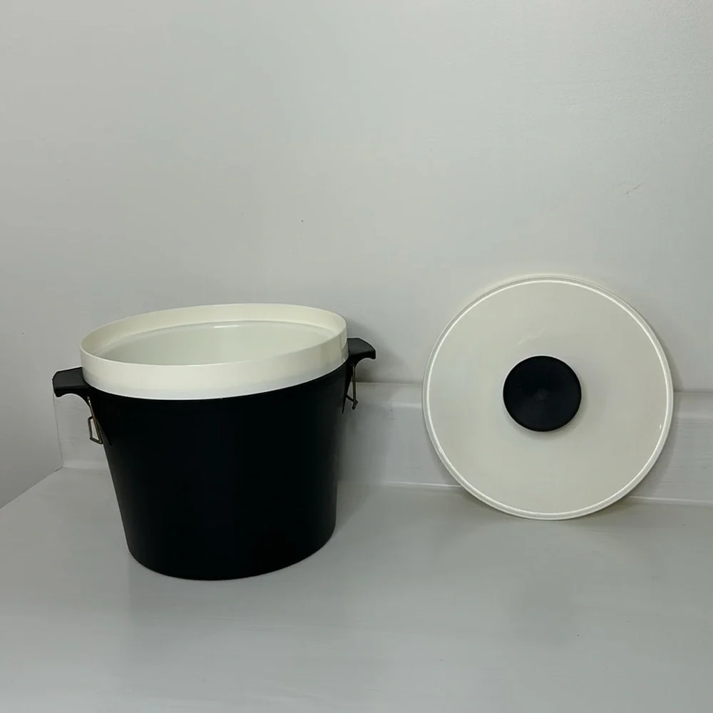 Vintage MCM 🧊 Black & White Geni Plastic Ice Bucket With Lid Party Drink Bucket